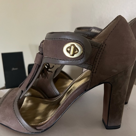 Coach heels 👠 worn once to a wedding. - Picture 5 of 6